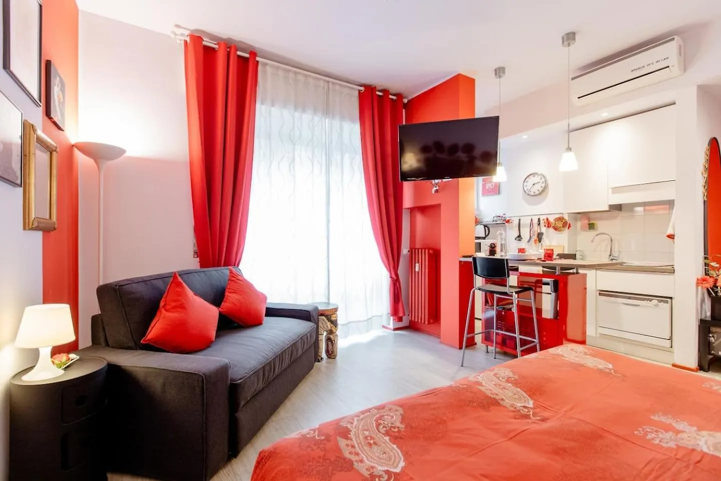 Appartamento Rosso A Milano, Vicino Allo Ieo