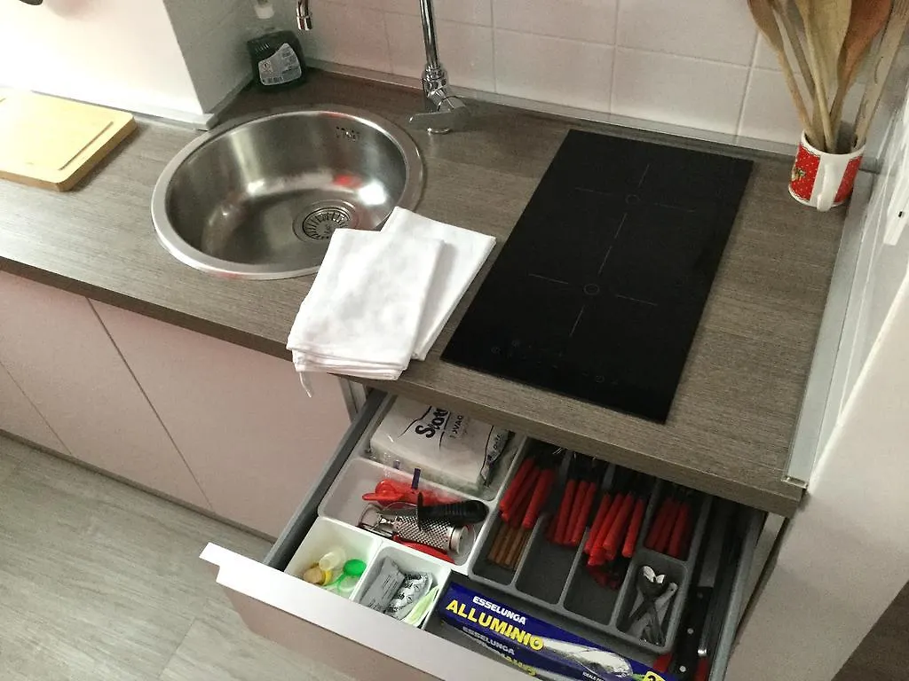 Appartamento Rosso A Milano, Vicino Allo Ieo Apartament